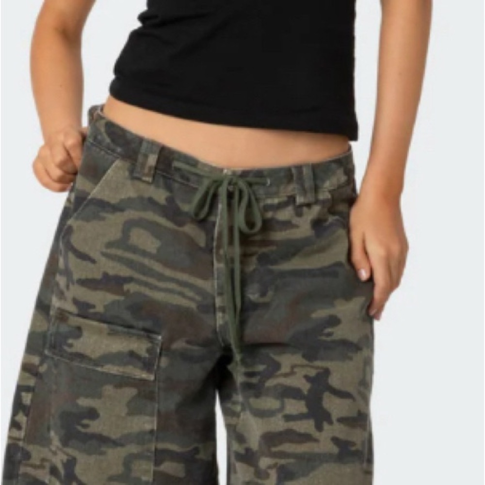 Edikted Women’s Camouflage Bermuda Shorts